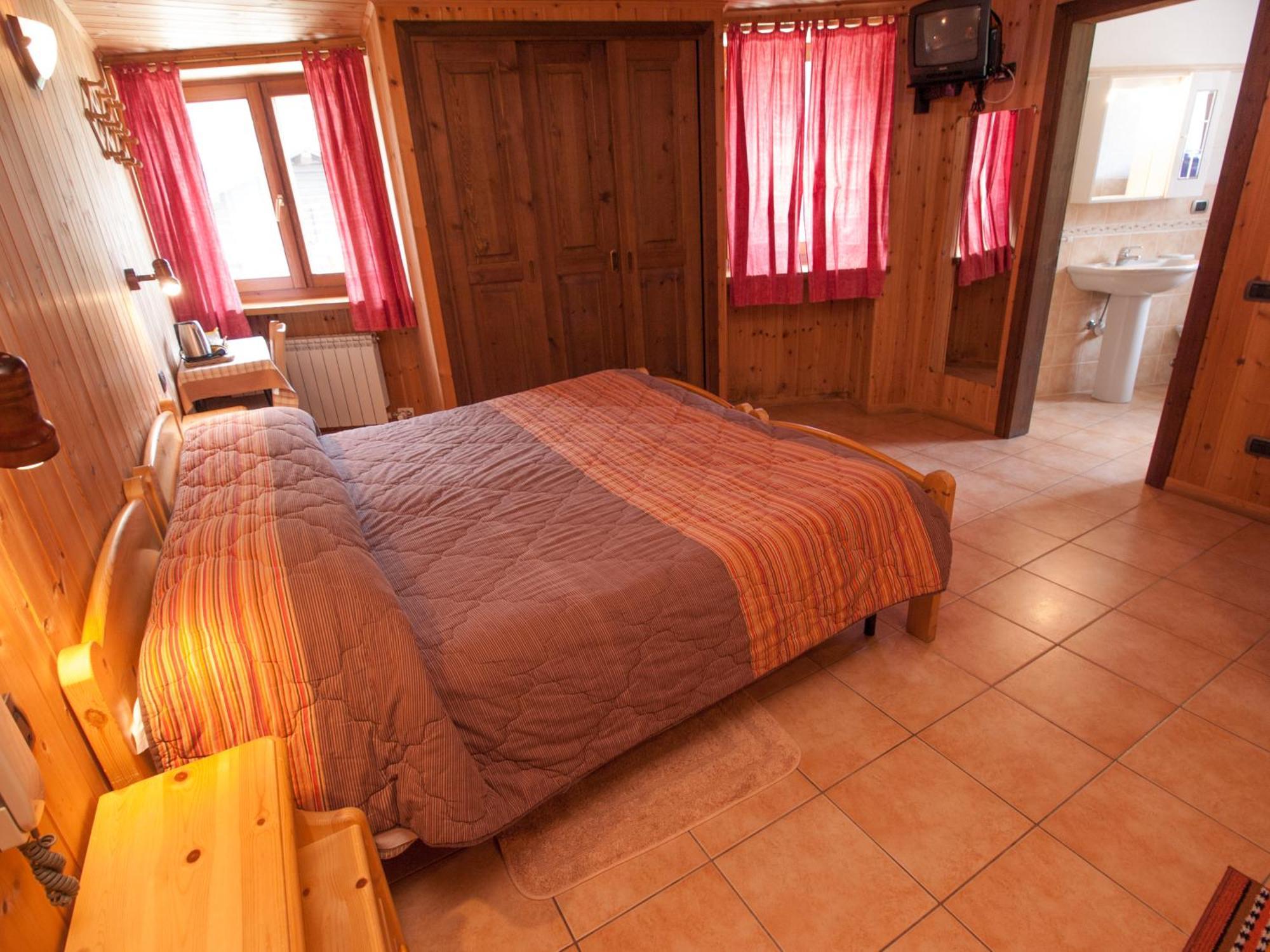 Le Vieux Rascard Chambres D'Hotes 尚波吕克 客房 照片